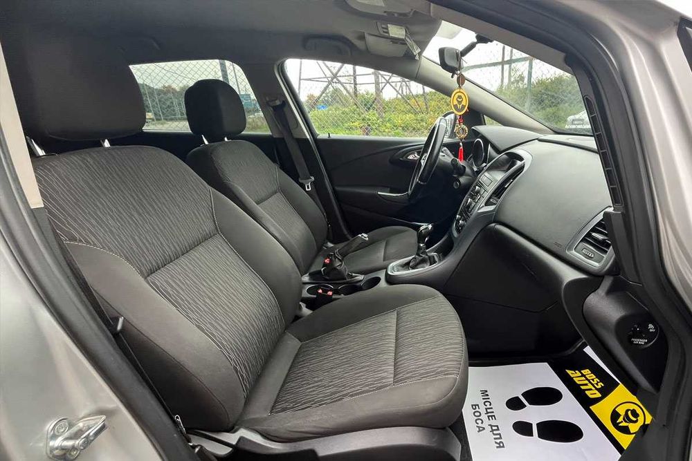 Opel Astra 2013 рік