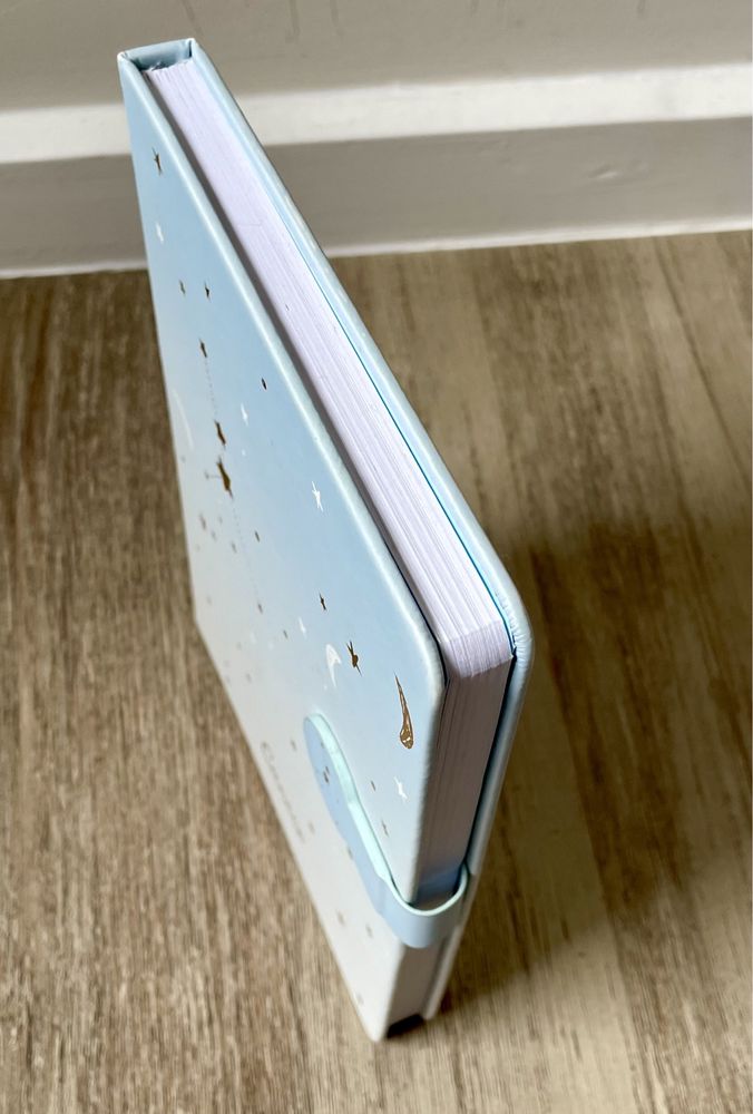 Caderno ou diário azul e dourado do signo caranguejo