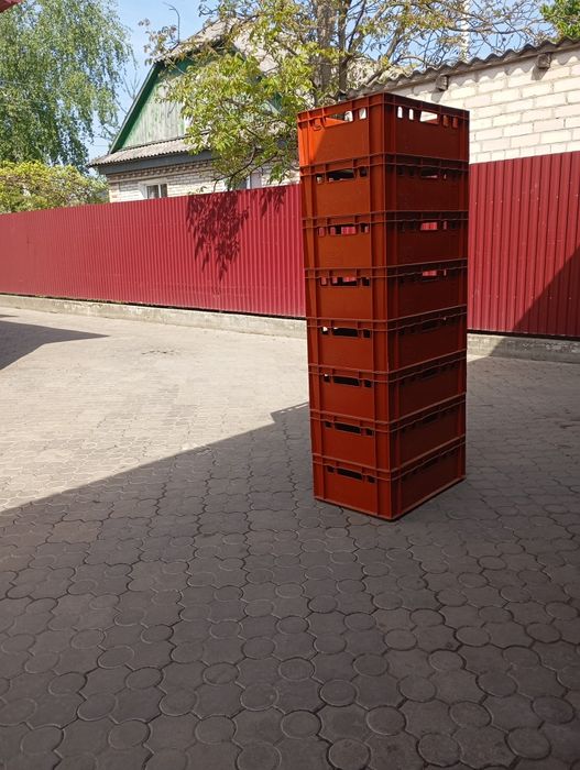 Пластикові ящики