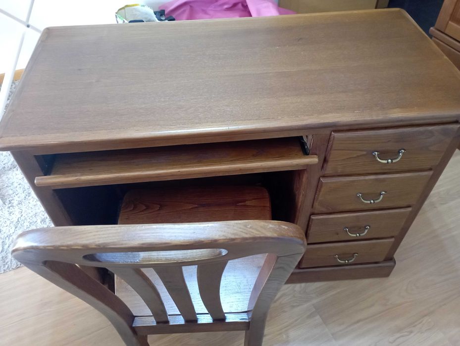 Secretaria e cadeira