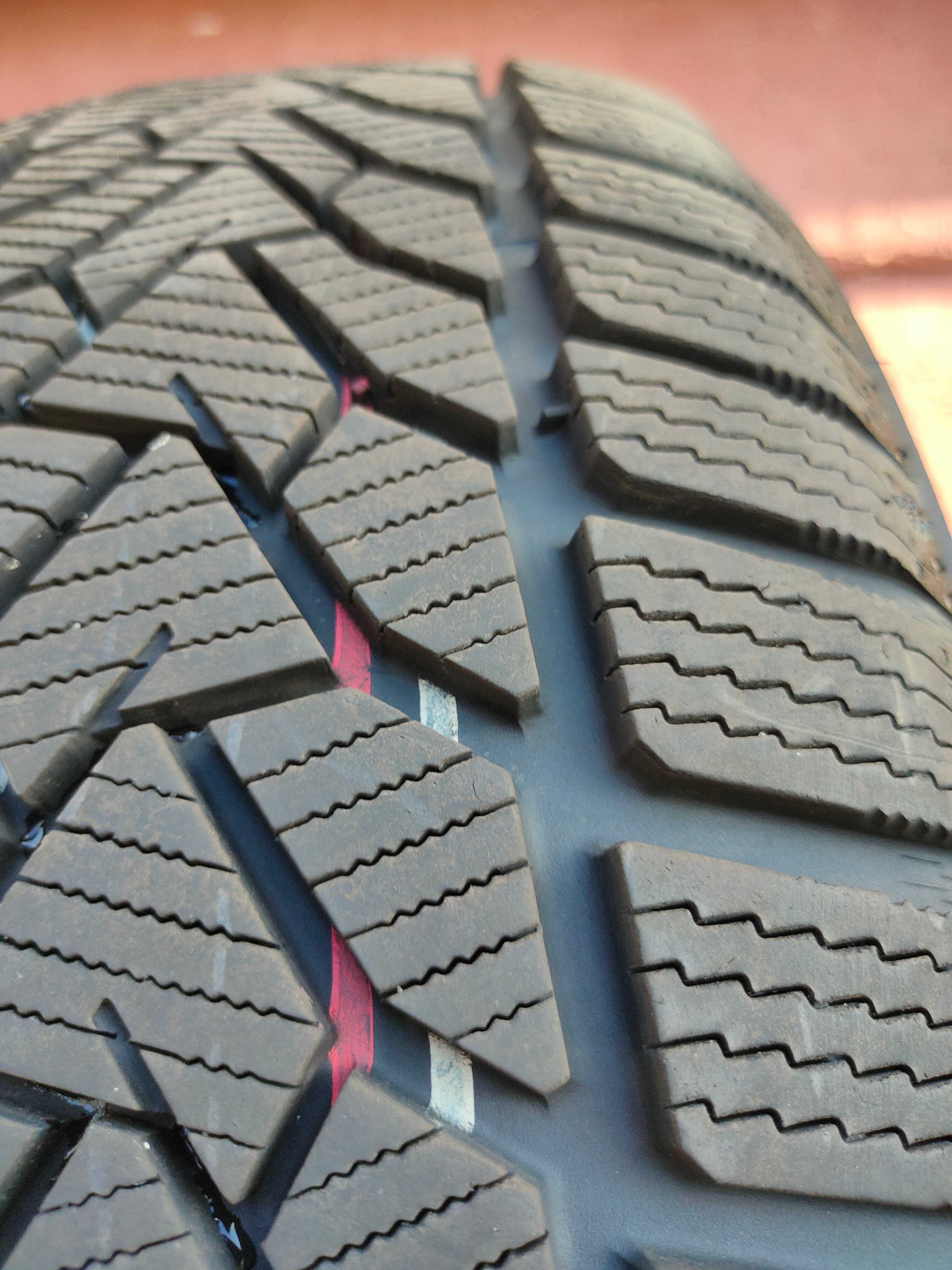 Зимові шини Uniroyal WinterExpert  205/55 R17 95V  XL Германія