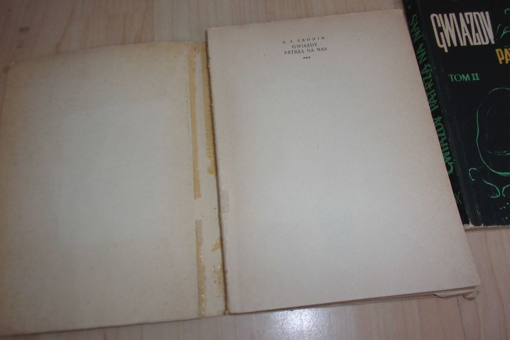 gwiazdy patrzą na nas Cronin