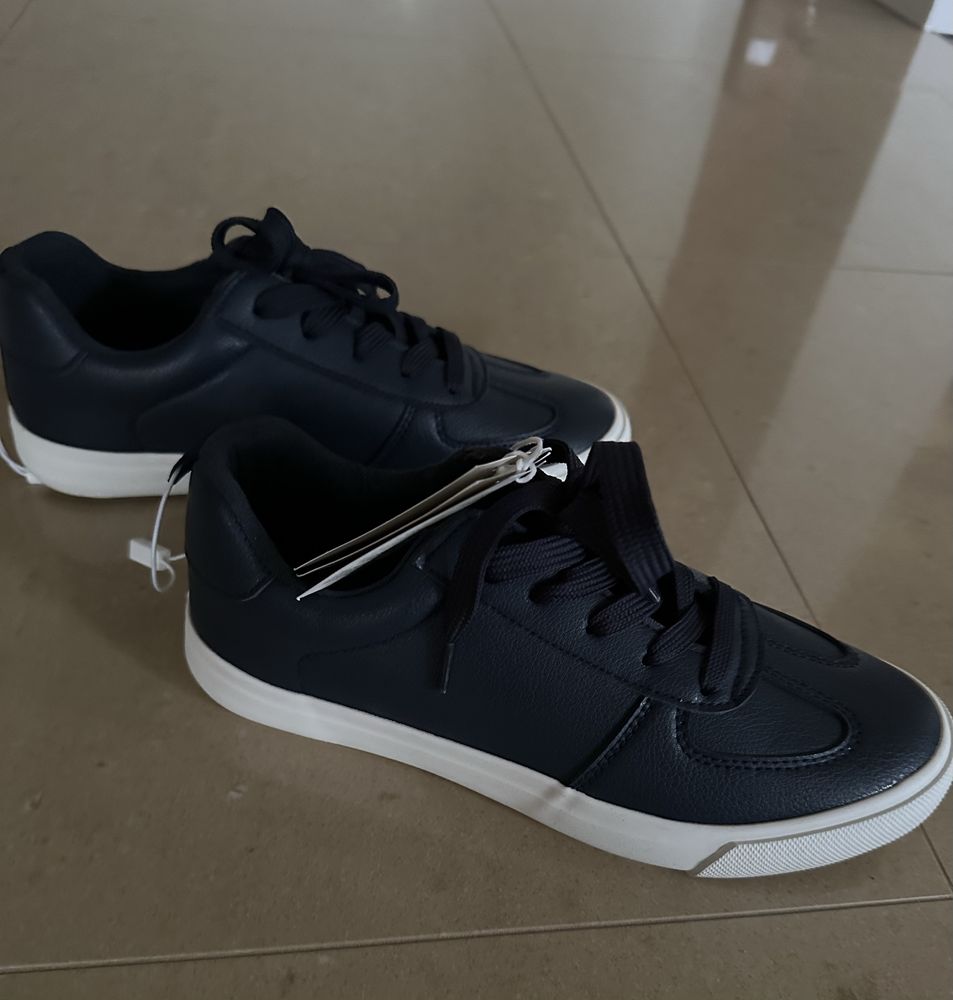 Nowe klasyczne trampki Reserved 37