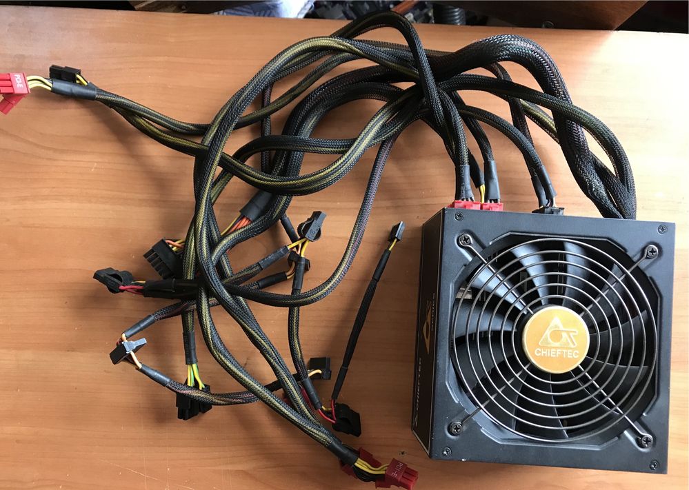 Блок живлення CHIEFTEC APS-850CB. Стандарт 80+bronze