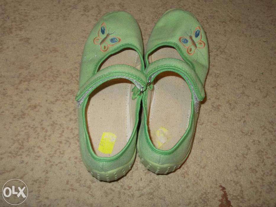 buty podwórkowe, na rzepy roz. 33