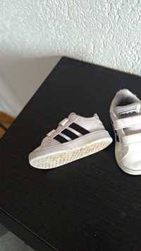 Sapatilha adidas