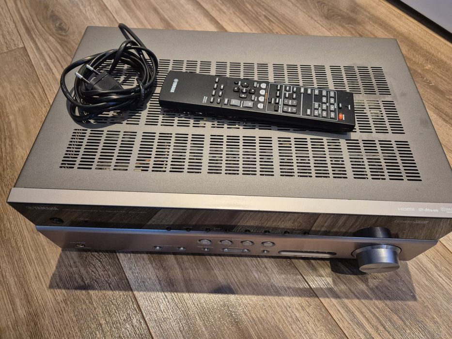 Yamaha RX - V371 Amplituner