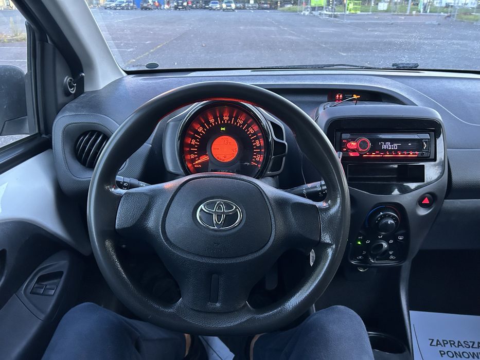 Toyota Aygo 1.0 VVTi lampy LED 5 drzwi benzyna 70 koni Klimatyzacja