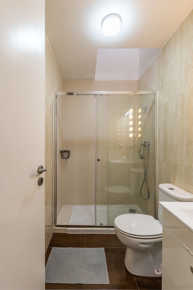 Quarto partilhado a 3 minutos do metro