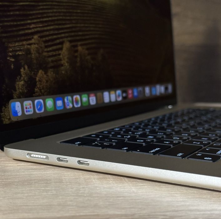 Apple MacBook Air 15.3” M2 2023 Starlight 8/256Gb. Батарея 100%