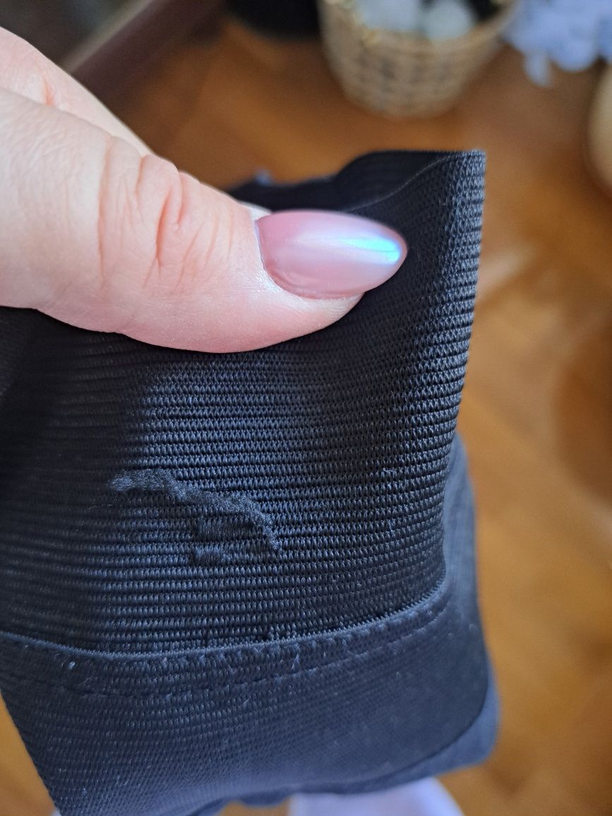 Czarne proste woskowane spodnie bez zapięcia  r. 42