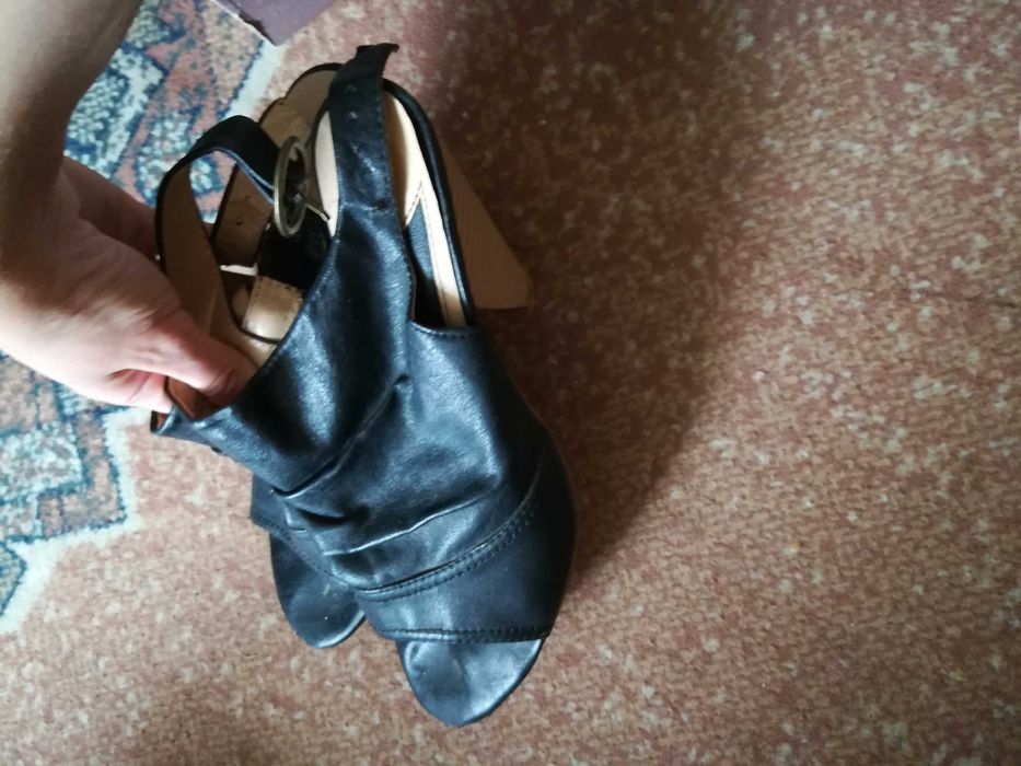 Жіночі босоніжки