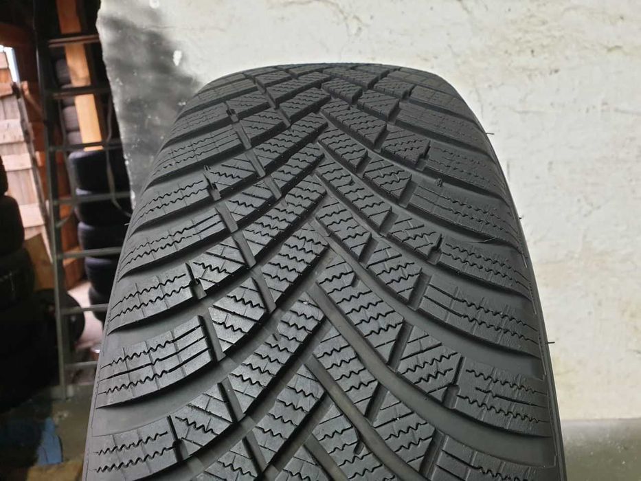 Opona pojedynka zimowe 225/55R17 7,9mm Hankook Winter I'cept RS3 2024r