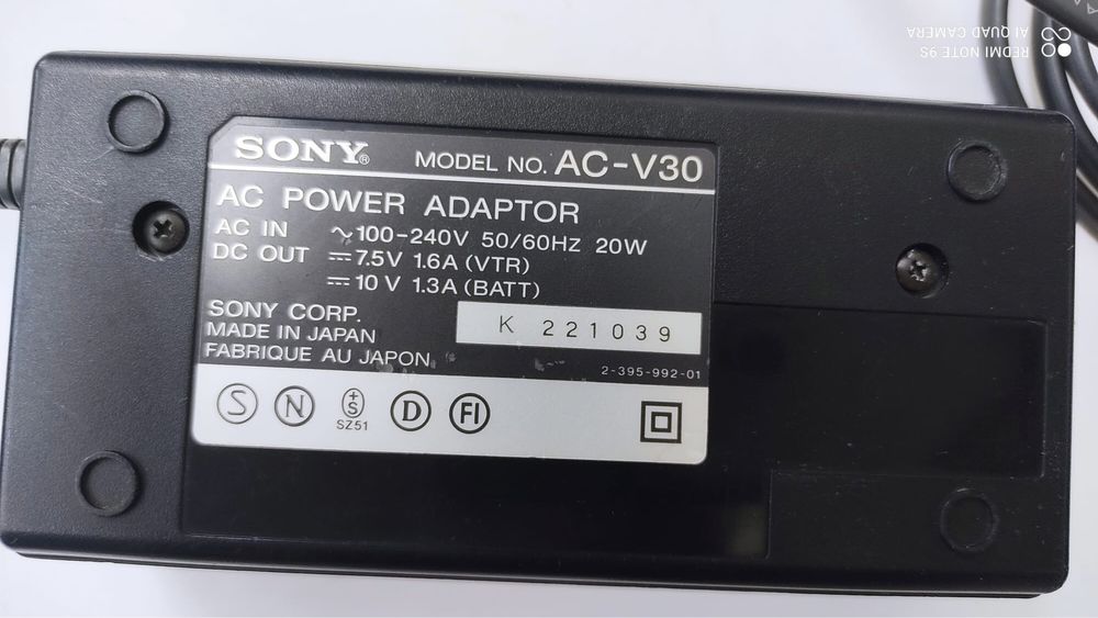 Oryginalny zasilacz sieciowy Sony (AC-V30)