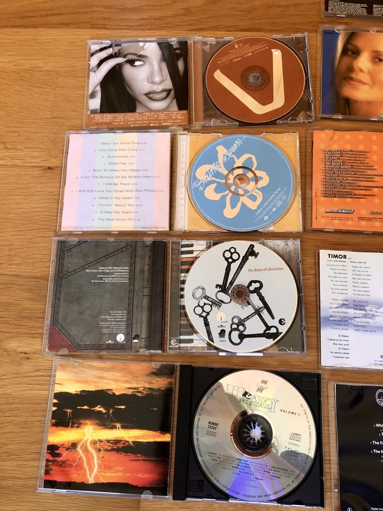 Vários CD’s de música
