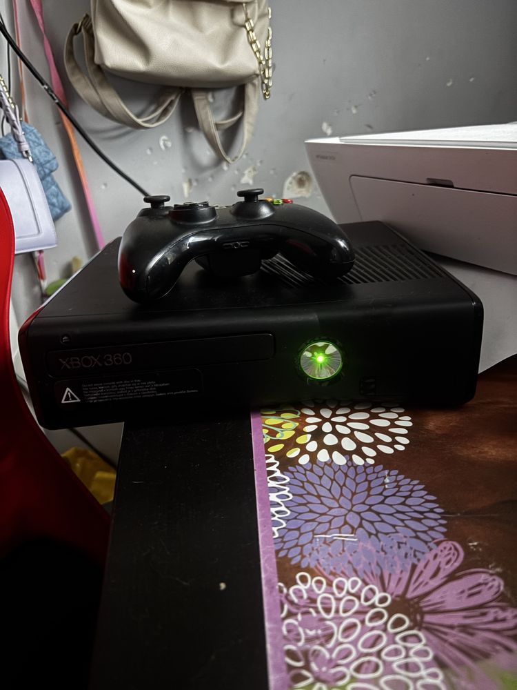 Sprzedam Xbox 360 pad + gry
