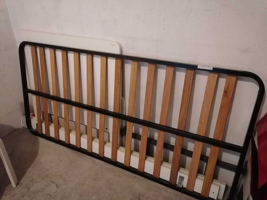 Cama branca individual