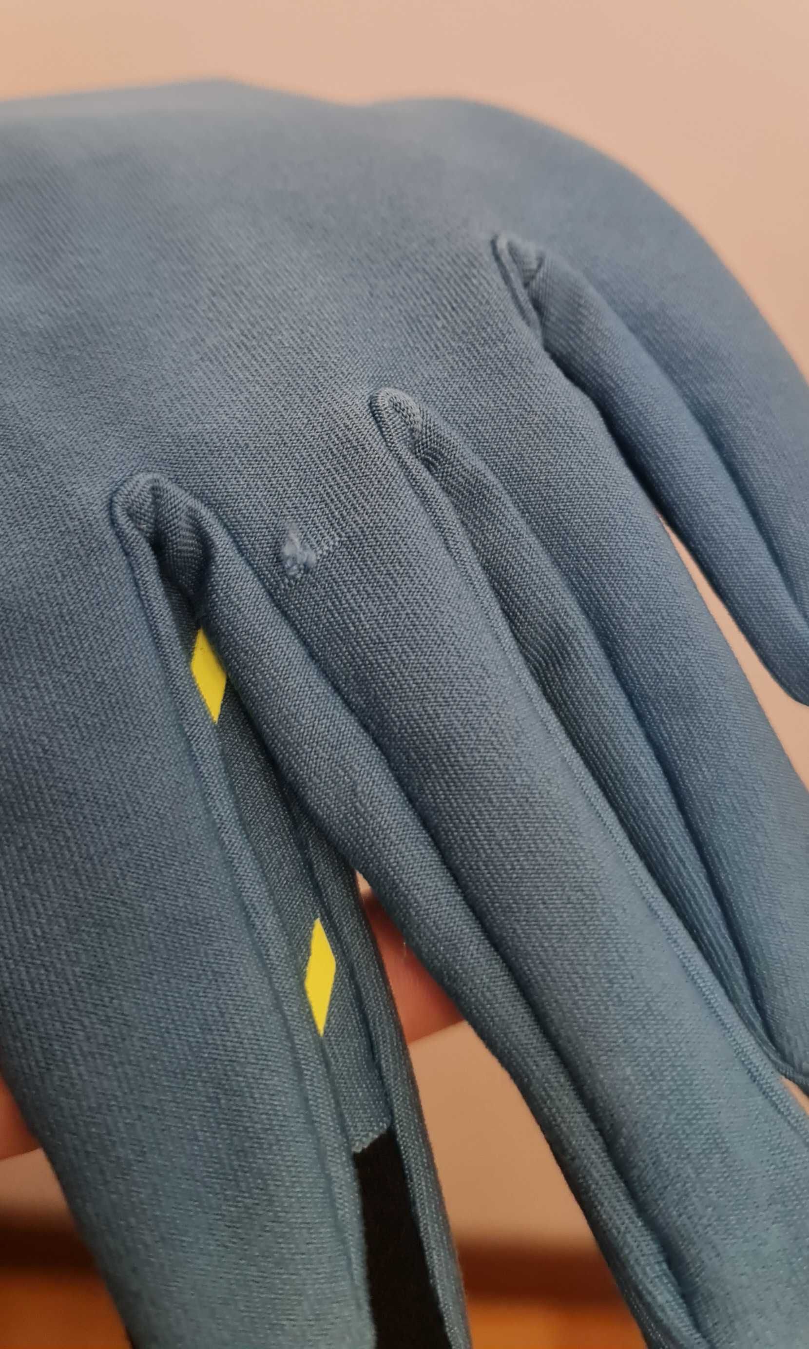 B. Rękawiczki sportowe New Balance rozmiar S/M niebieskie