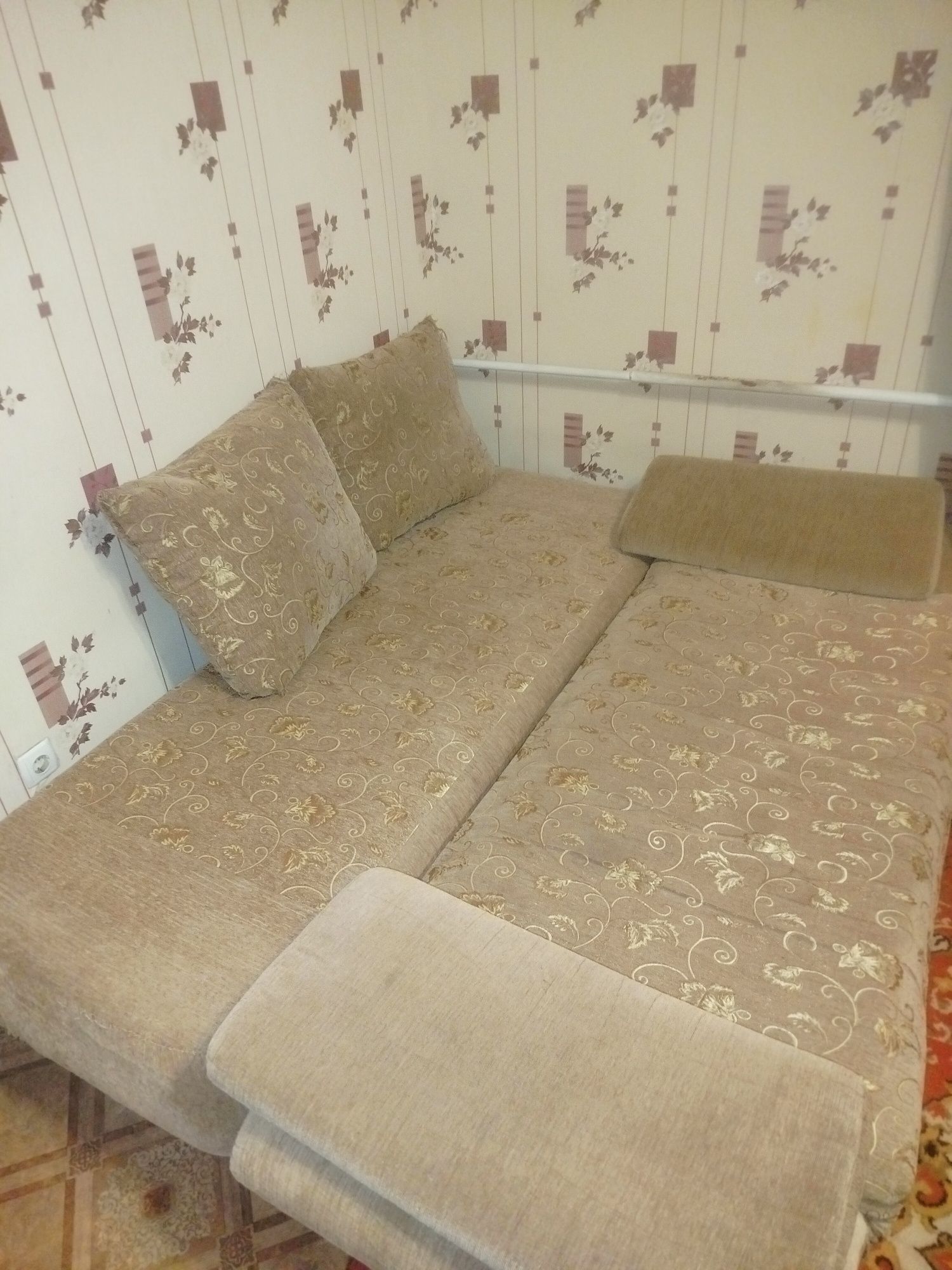Продам діван в гарному стані