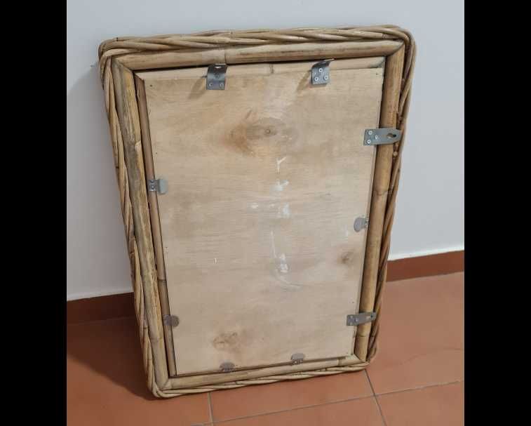 Espelho de parede decorativo GATO PRETO com moldura em vime