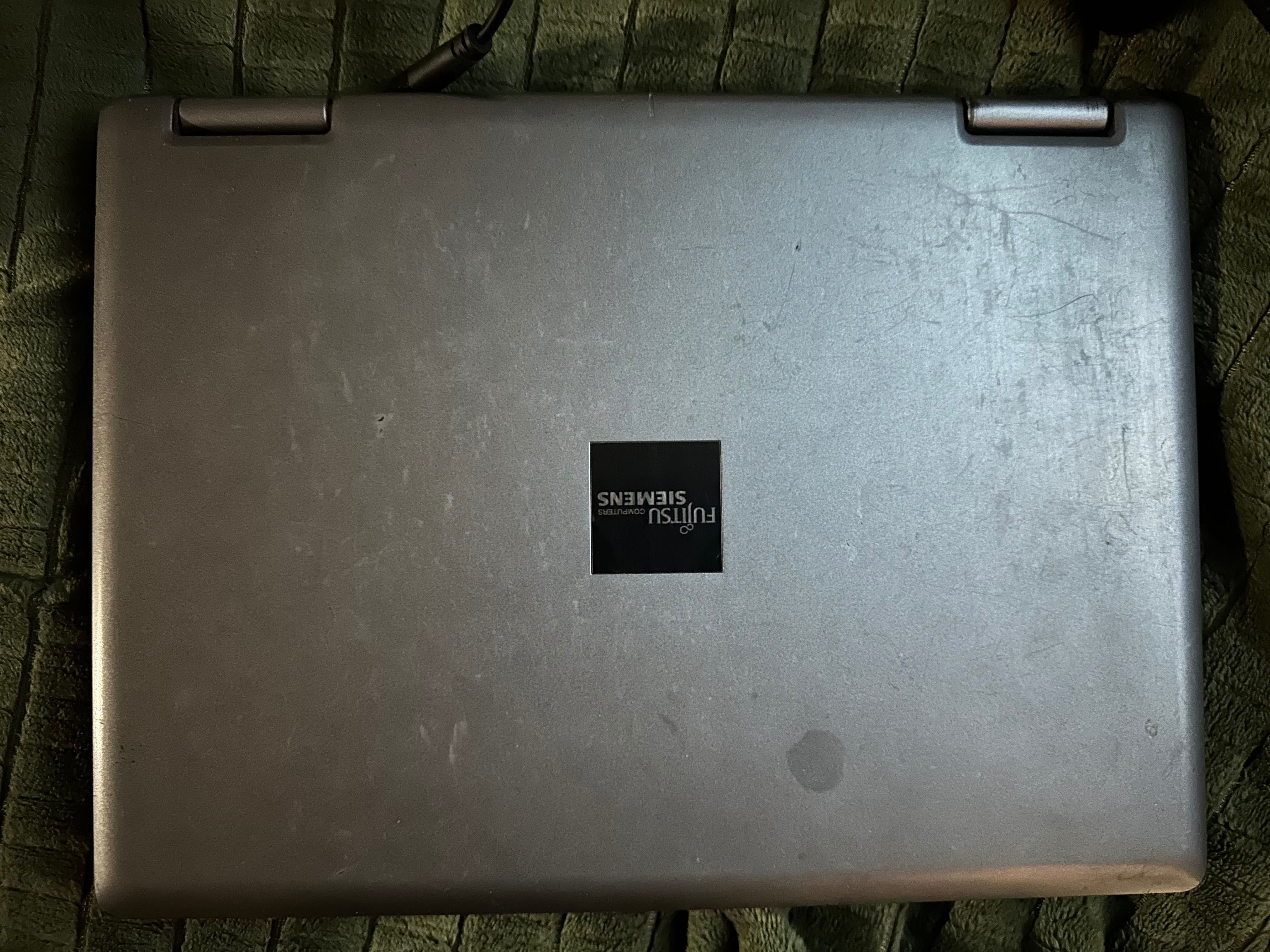 Ноутбук Fujitsu-Siemens Esprimo U9200