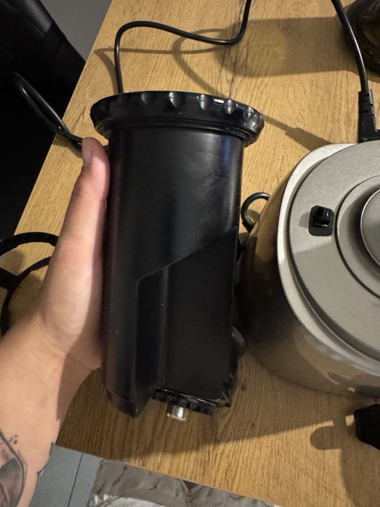 Wyciskarka wolnoobrotowa Kuvings B6000 Plus Srebrny