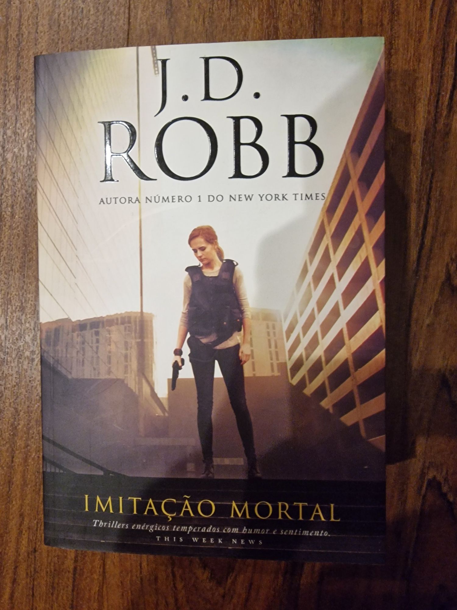 Livros JD Robb, Nora Roberts e Sveva Casati