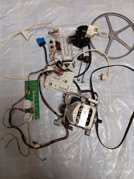 Продам запчастини до спіральної машинки Indesitt