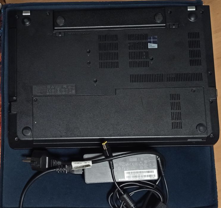 B.ładny Lenovo ThinkPad E570 i5/16GB RAM/dyski 750GB/15,6 FHD/win 11