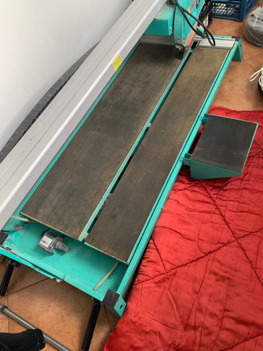 Плиткоріз , інструмент