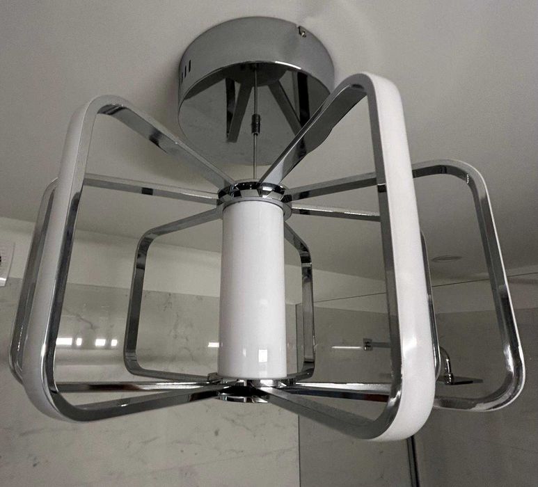 lampa łazienkowa wisząca