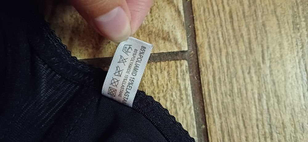 Czarny biustonosz Han w r. 36/80A