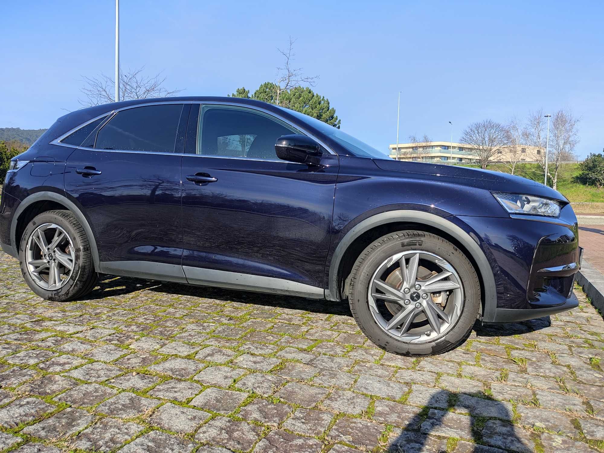 DS7 PHEV. Rigorosamente impecável.