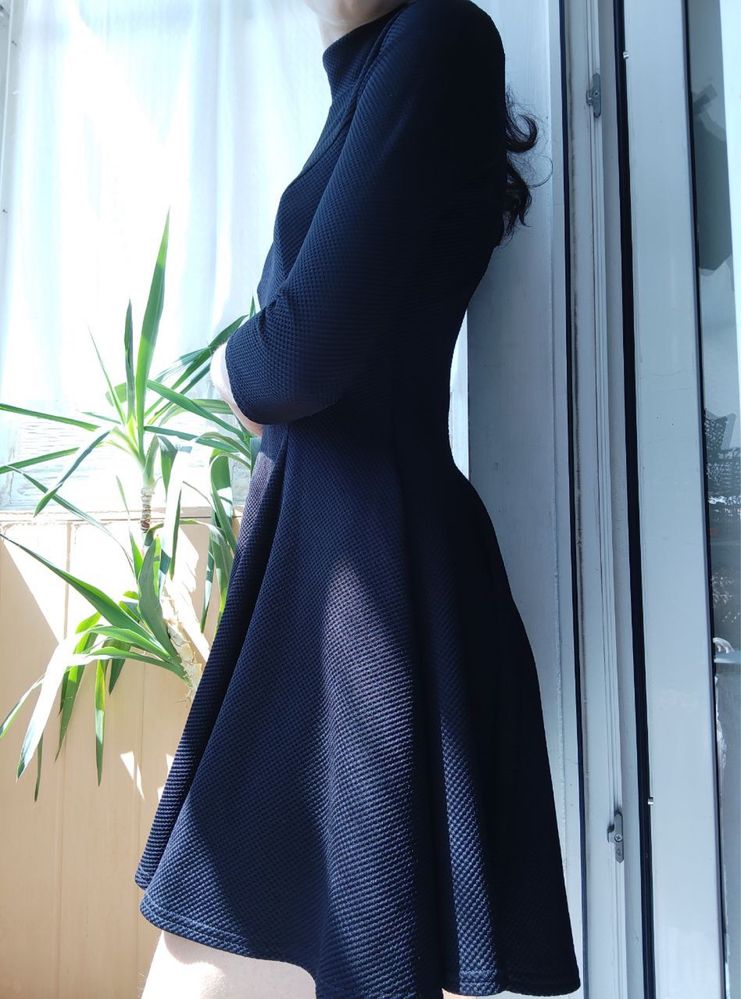 Чёрное женское мини платье