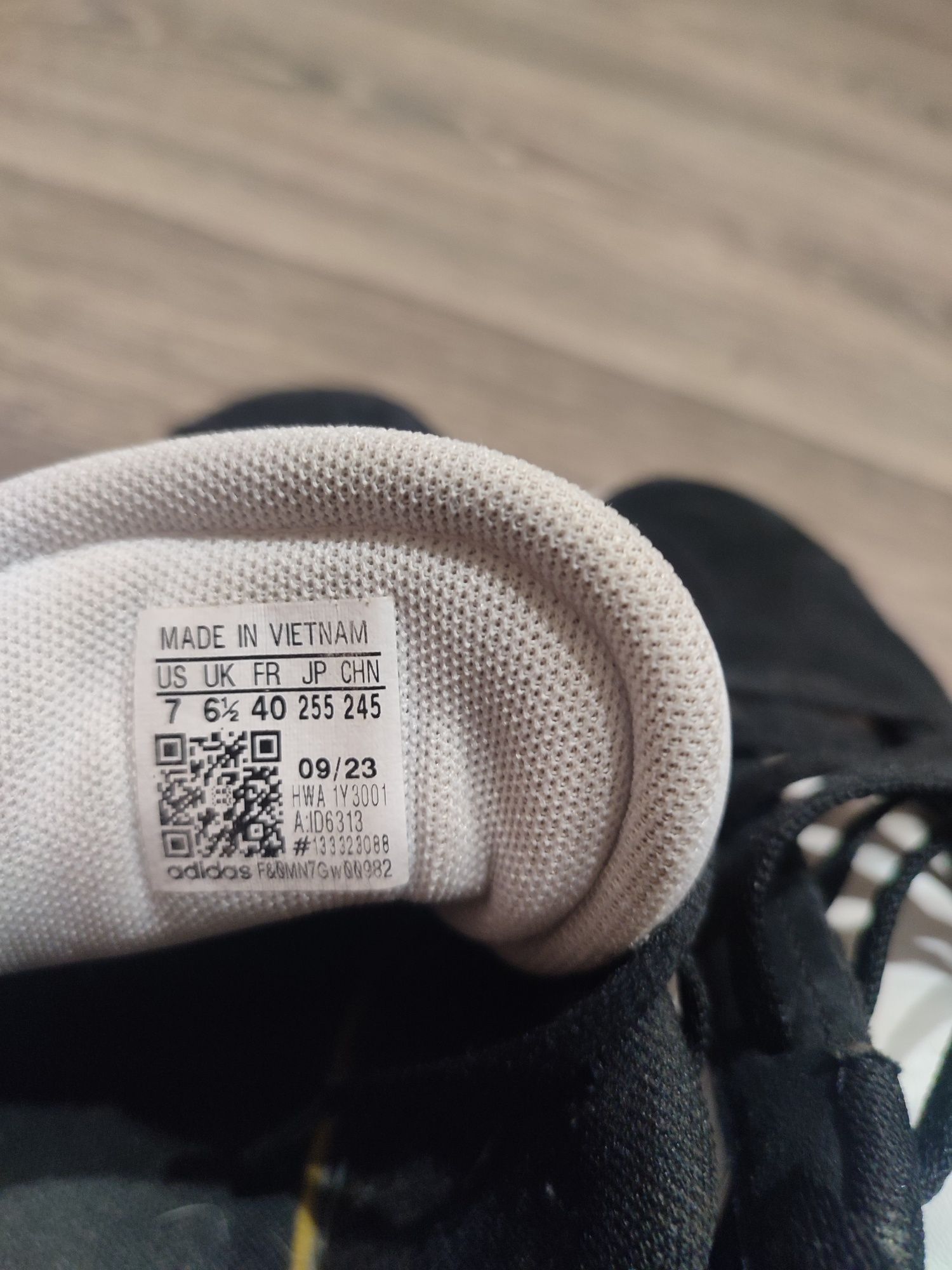 Кросівки adidas 40 розмір