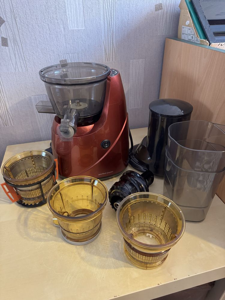 Wyciskarka wolnoobrotowa Eldom PJ 1000