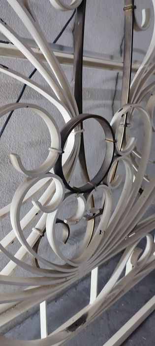 Cama de ferro antiga