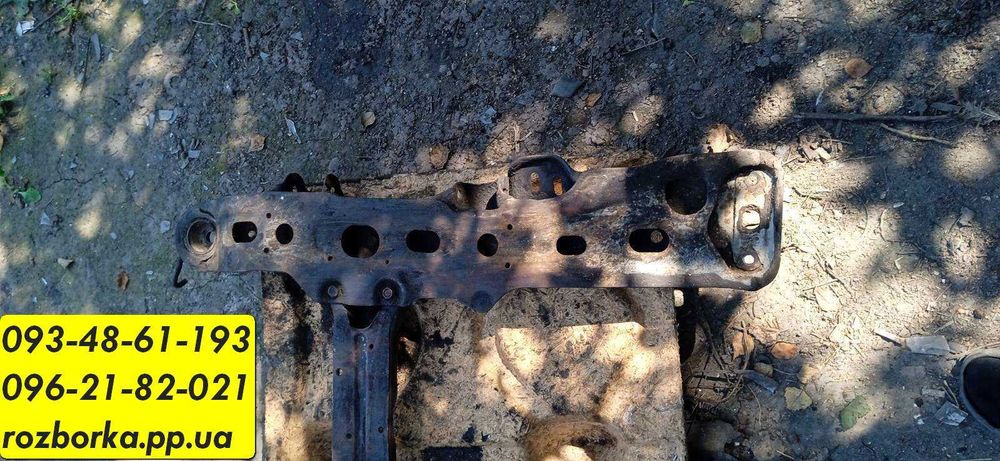 Підрамник передній Mazda 626 gc, передня балка мазда 626 жц, шрот