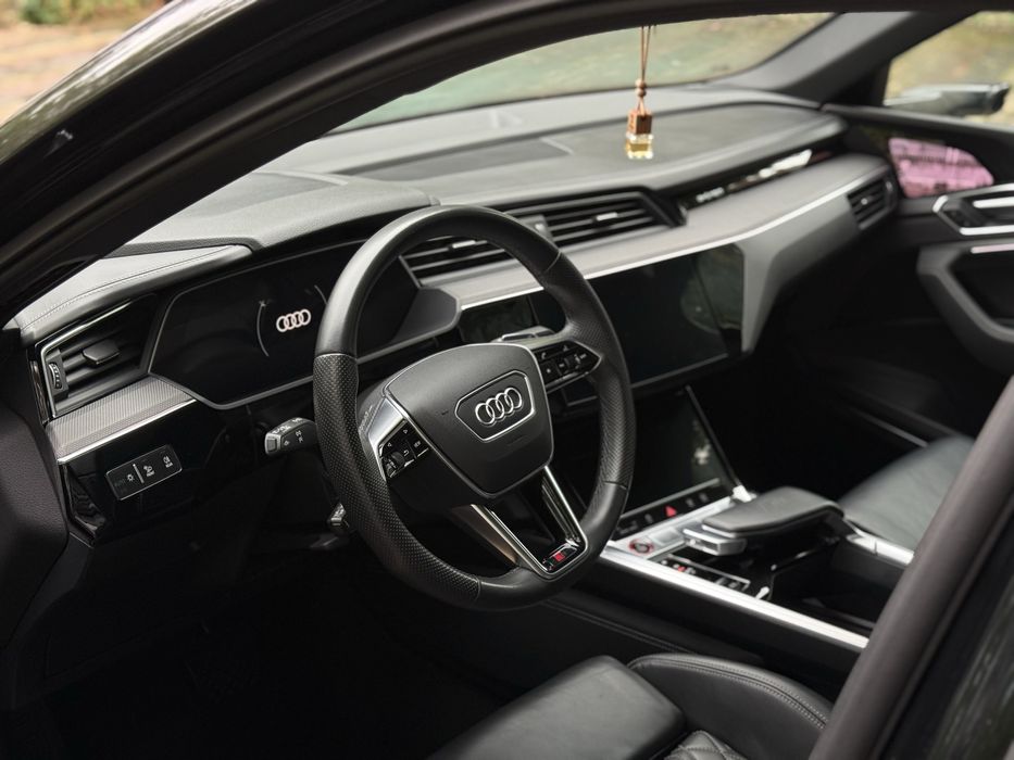 Audi E-Tron S Sportback (S line)