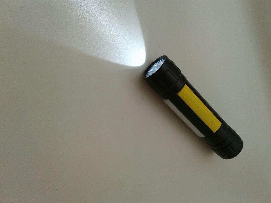 Продам отличный светодиодный фонарь с боковым светом!