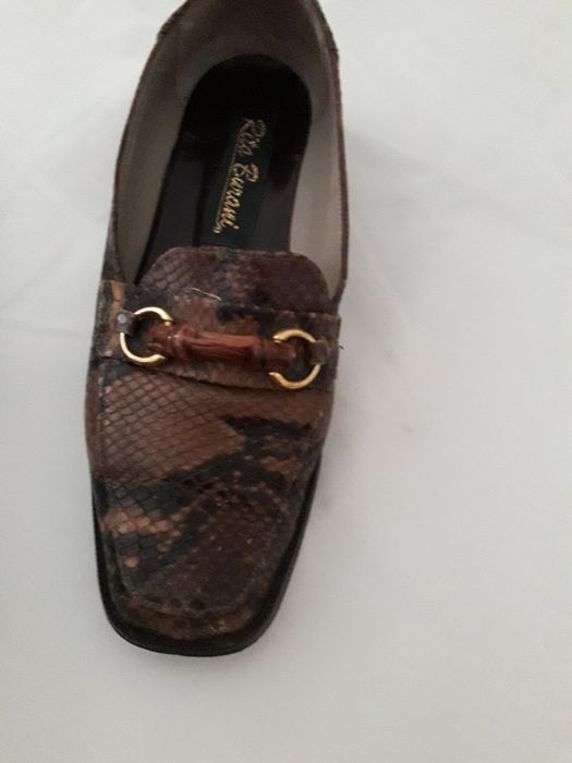 Sapatos vários em bom estado