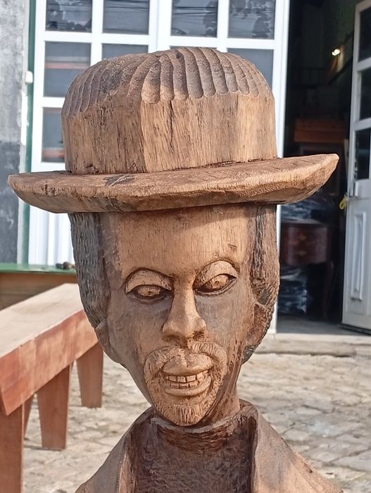 Escultura em madeira