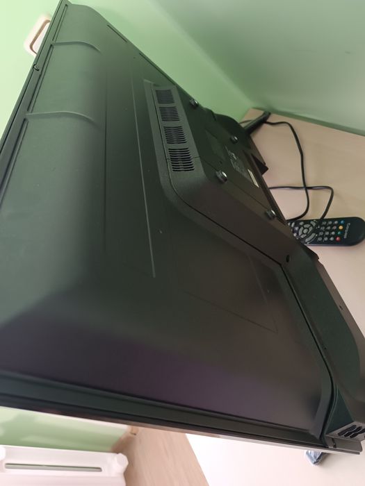 Телевізор Elenberg 32DH4430 (32 дюйми)