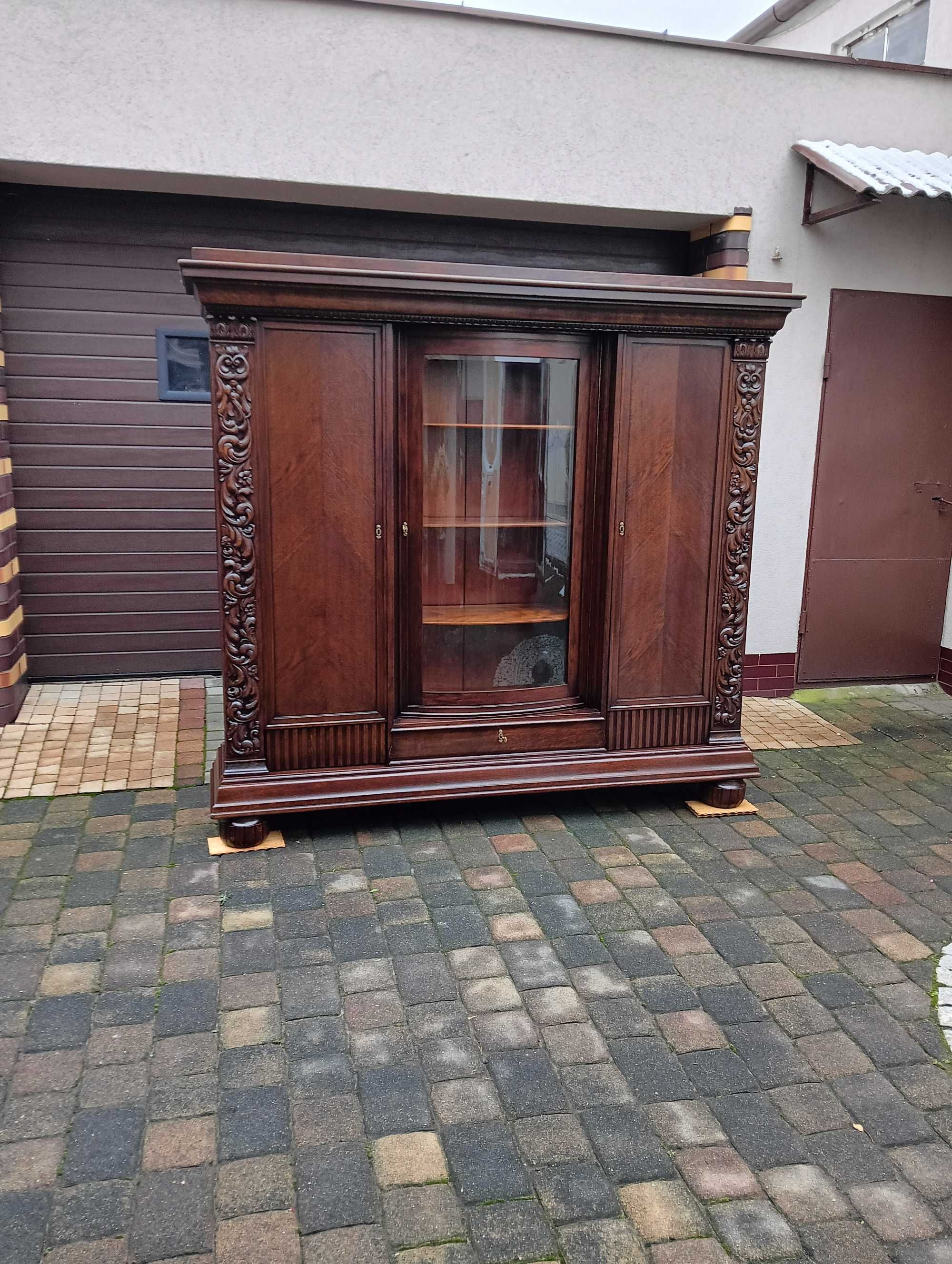 Biblioteka antyk zdobiony gabinet po renowacji