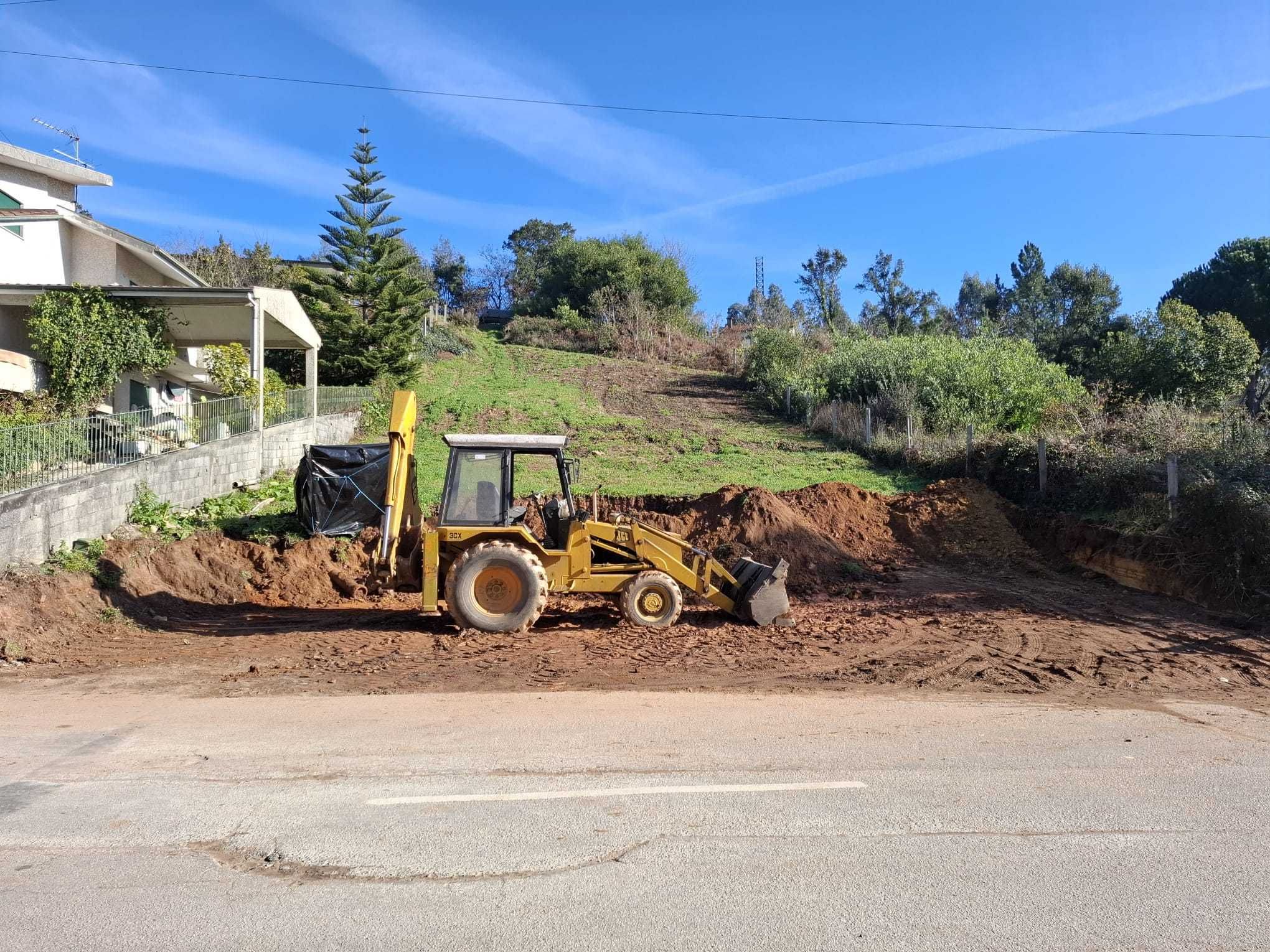 Dou Terra a quem venha buscar ao local - Foz do Sousa