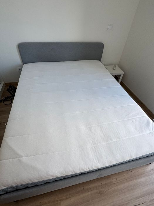 Cama com colchão Ikea