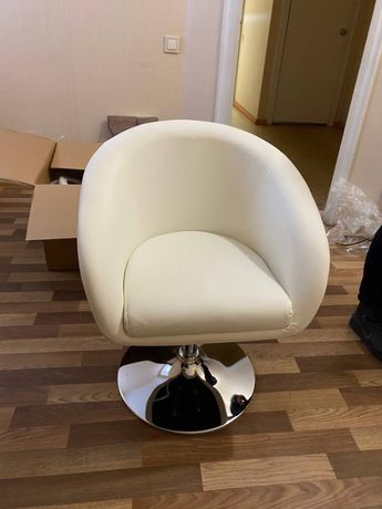 Продам парикмахерское кресло новое