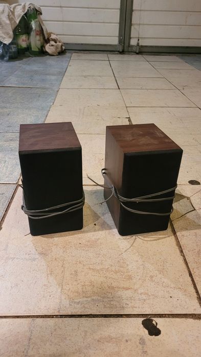 Małe drewniane kolumny