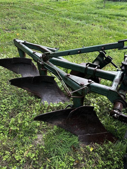 Pług 3 skibowy + 12 lemieszy w komplecie