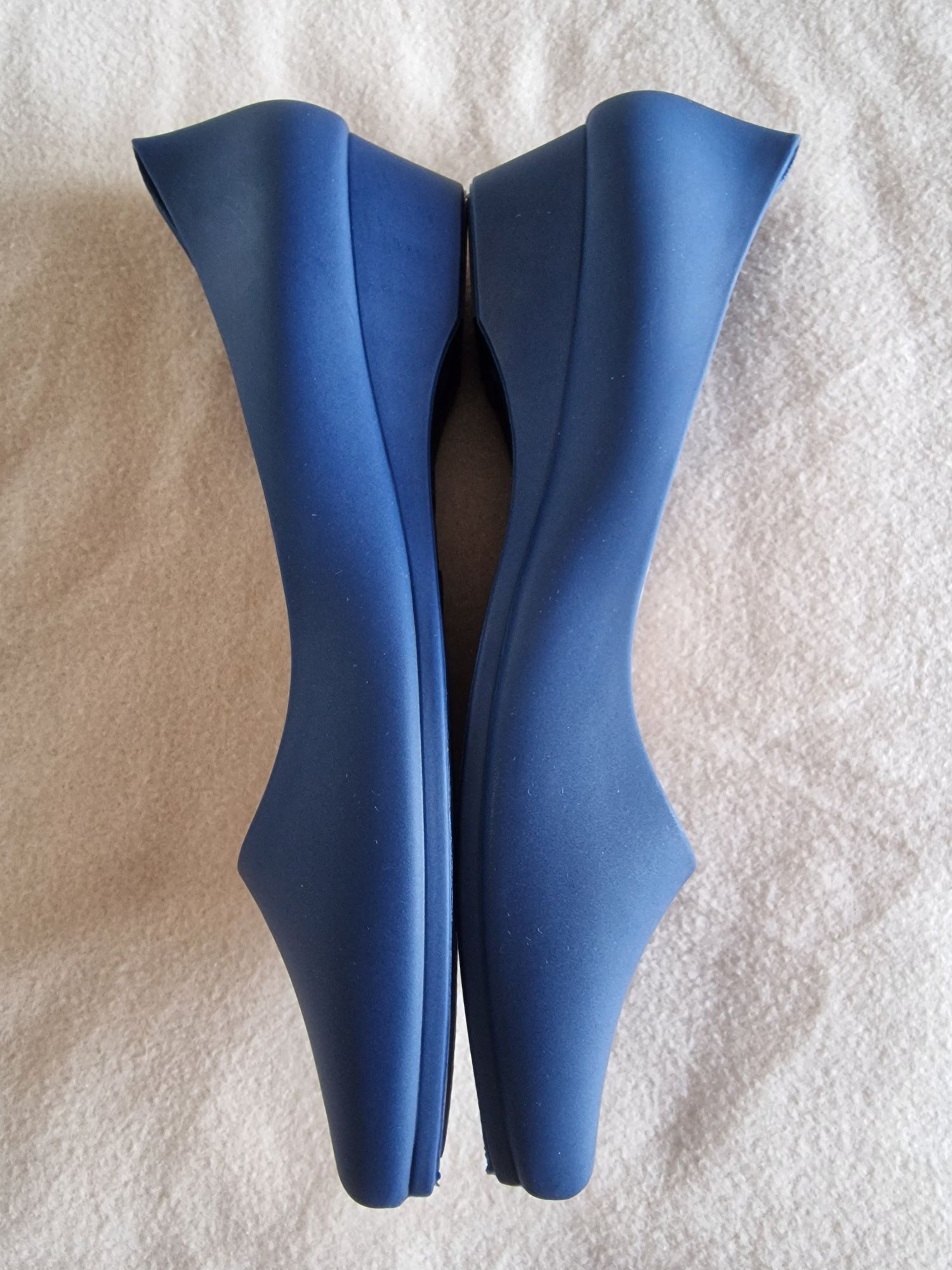 Sapatos Azuis Ponta Fina PVC Antiderrapantes Salto Alto